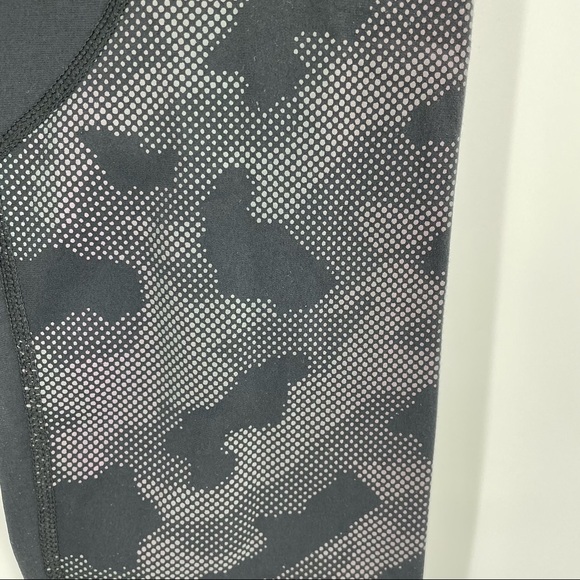 Zyia Active XS Stay Warm Reflective Mid Rise Legging Black Camo - Picture 6 of 9